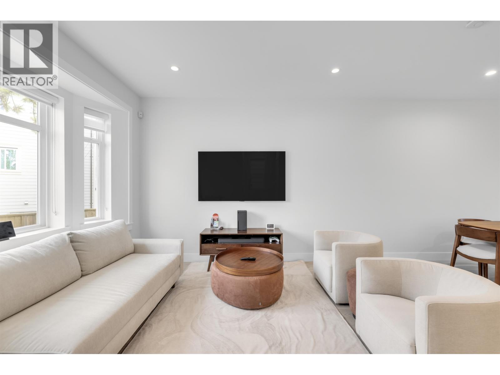 2316 Brock Street, Vancouver, British Columbia  V5N 2Z7 - Photo 3 - R3117043