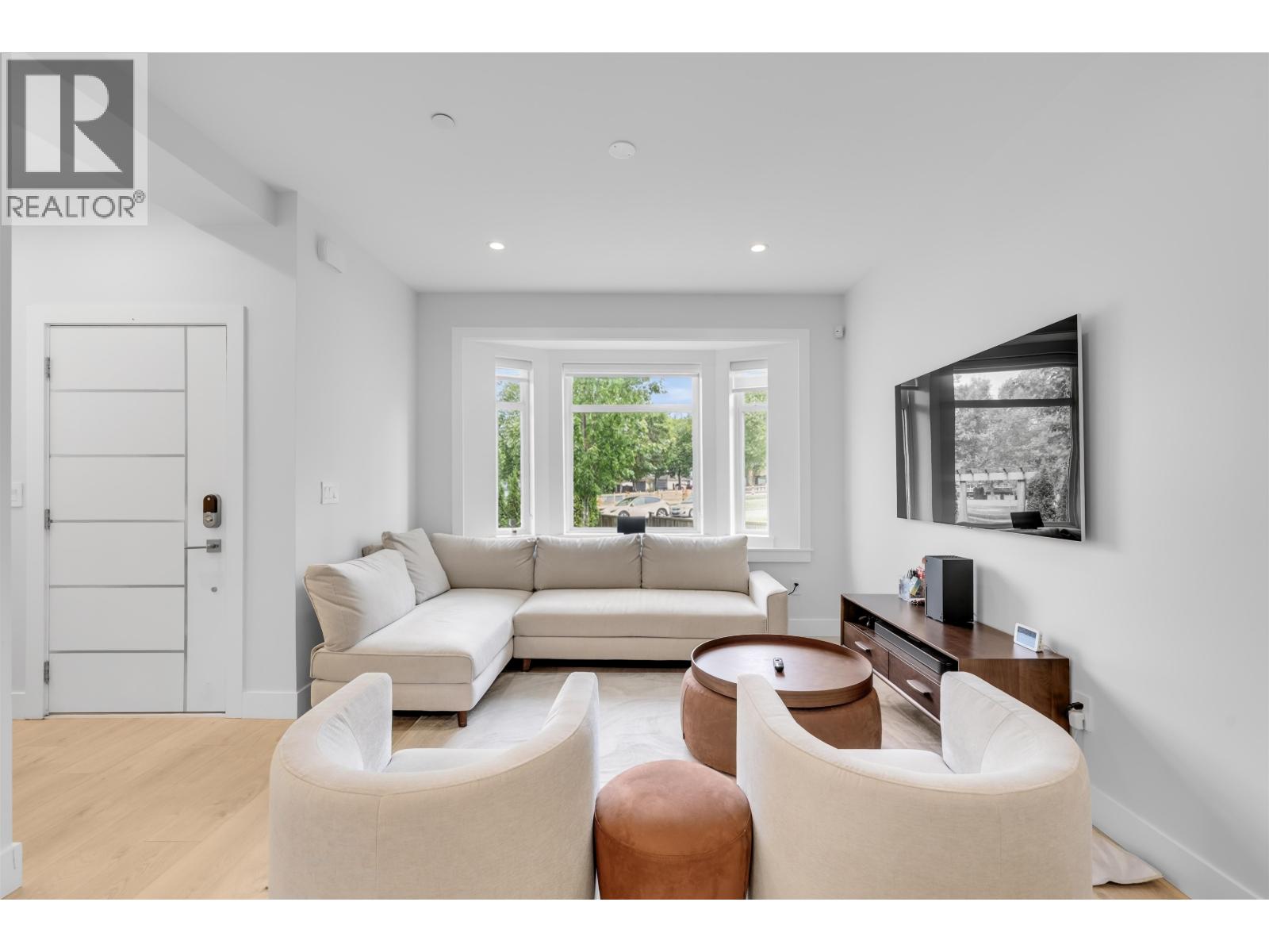 2316 Brock Street, Vancouver, British Columbia  V5N 2Z7 - Photo 4 - R3117043