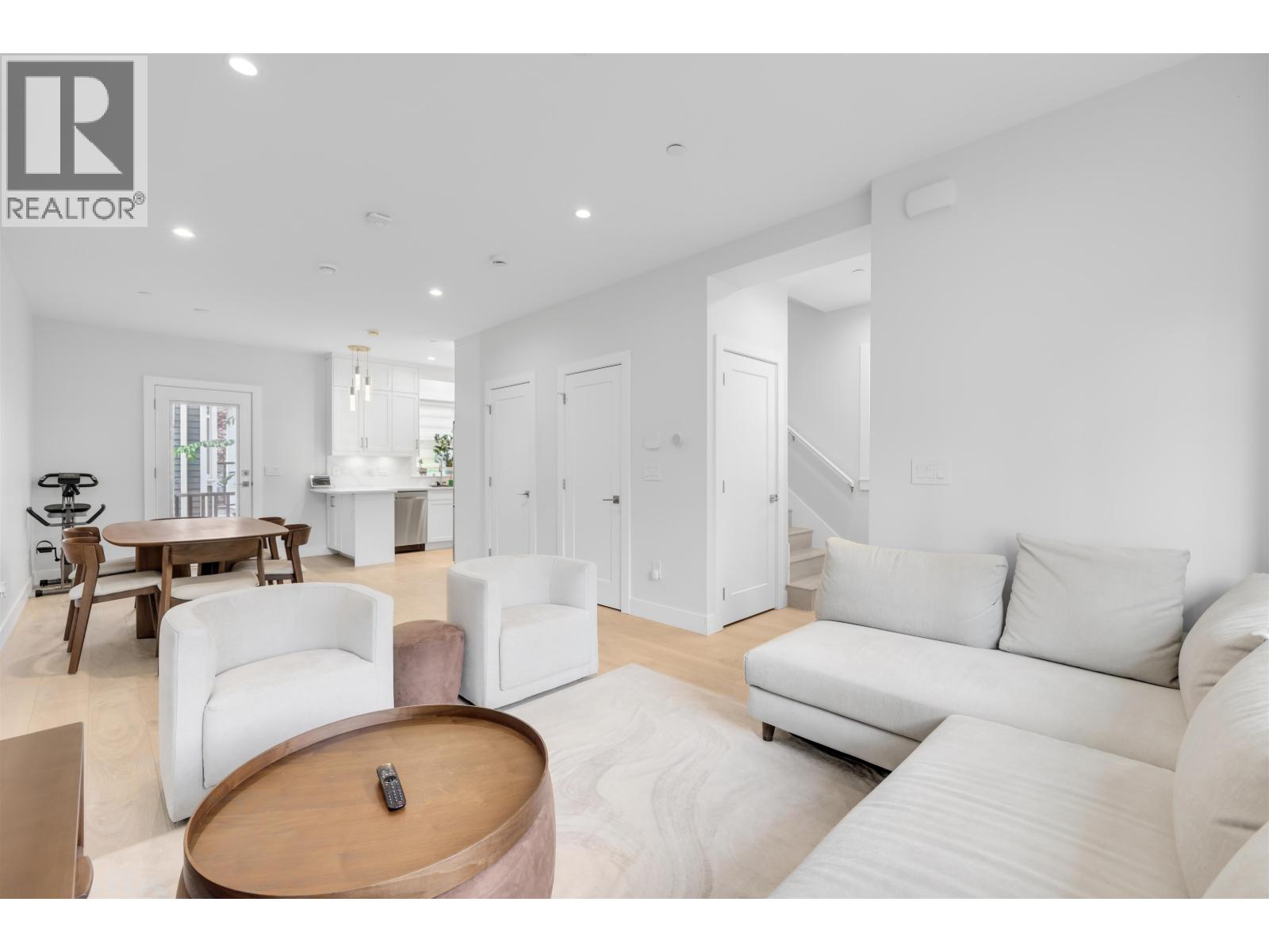 2316 Brock Street, Vancouver, British Columbia  V5N 2Z7 - Photo 5 - R3117043