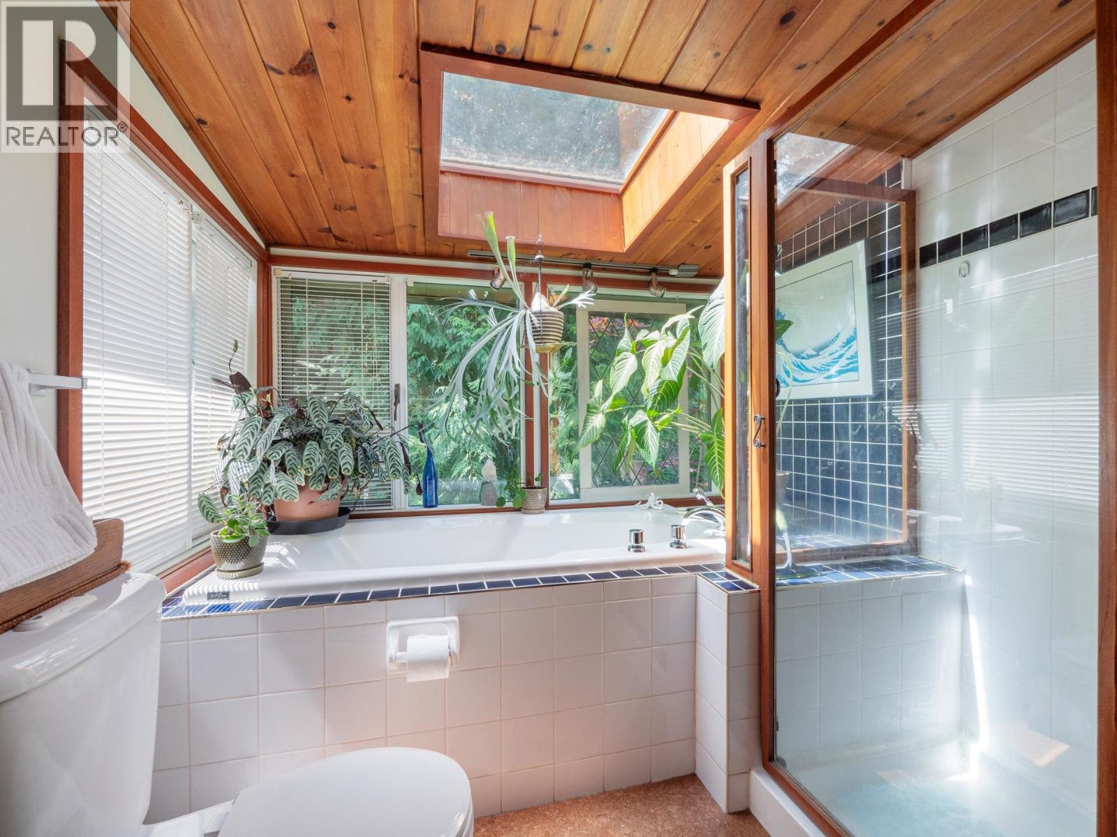 8626 Redrooffs Road, Halfmoon Bay, British Columbia  V7Z 1E7 - Photo 19 - R3127259