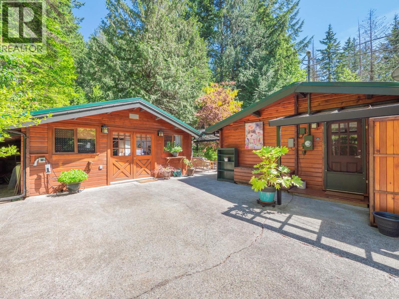 8626 Redrooffs Road, Halfmoon Bay, British Columbia  V7Z 1E7 - Photo 2 - R3127259