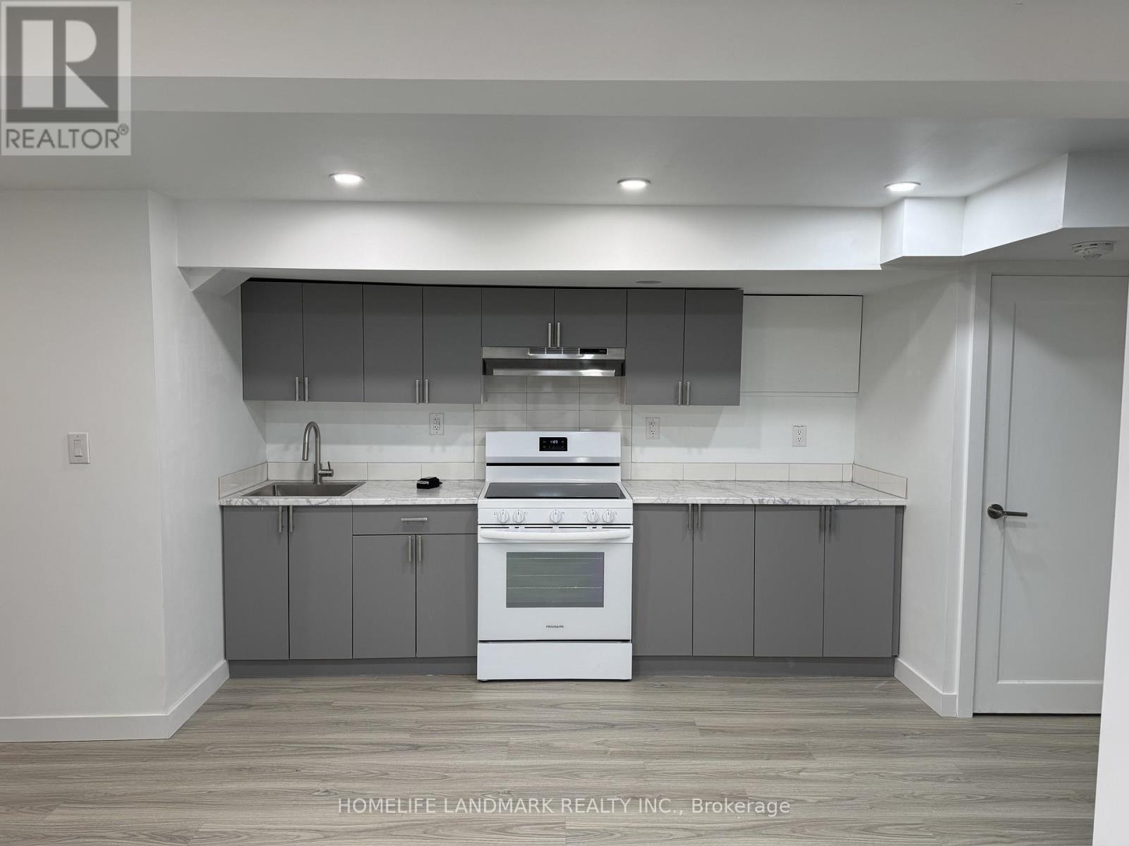 13 Turner Court S, Bradford West Gwillimbury, Ontario  L3Z 2W3 - Photo 4 - N13167974