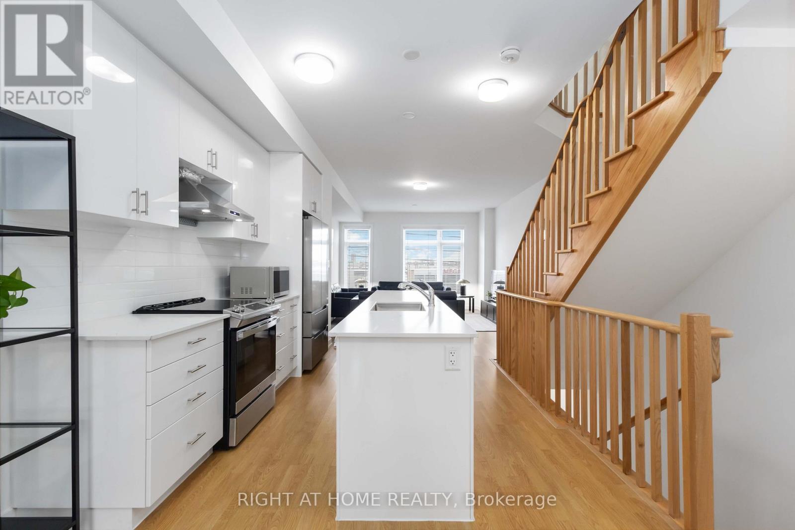 1557 Midland Avenue, Toronto, Ontario  M1P 0G3 - Photo 6 - E13168002