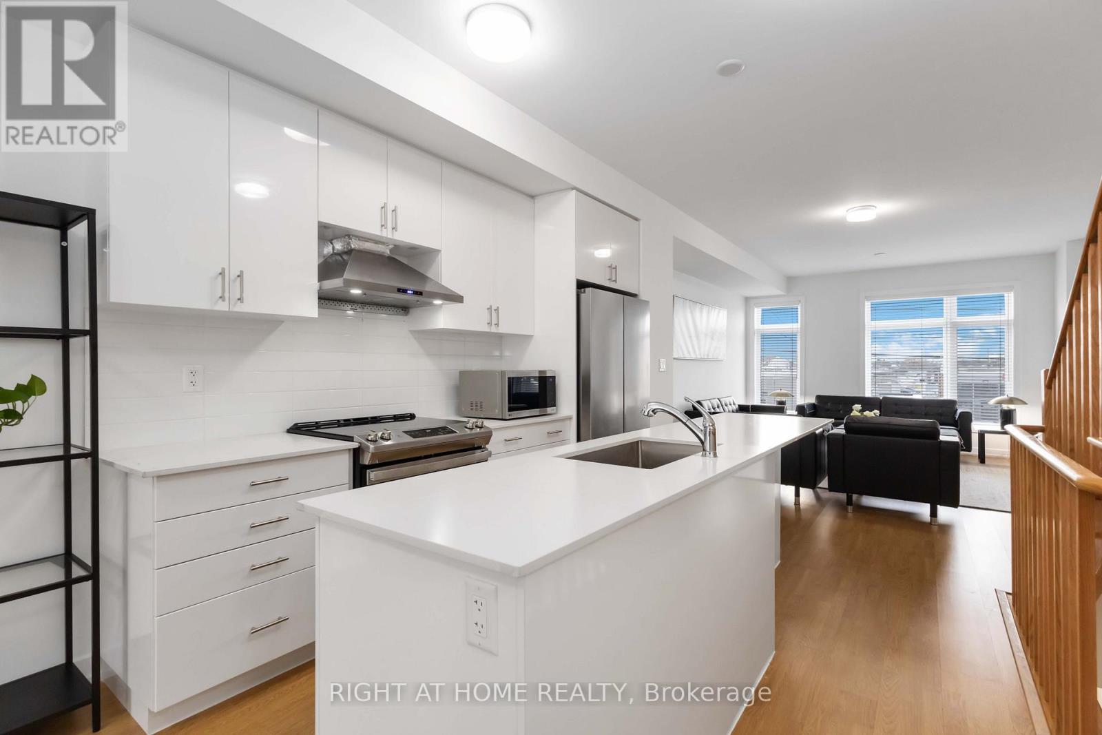 1557 Midland Avenue, Toronto, Ontario  M1P 0G3 - Photo 9 - E13168002