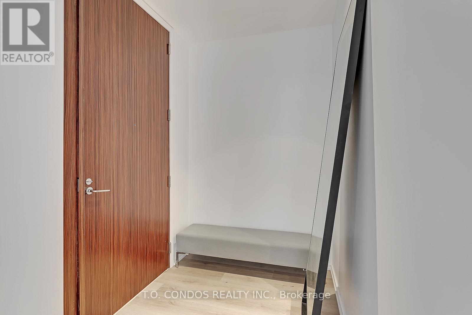 5807 - 180 University Avenue, Toronto, Ontario  M5H 0A2 - Photo 3 - C13167872