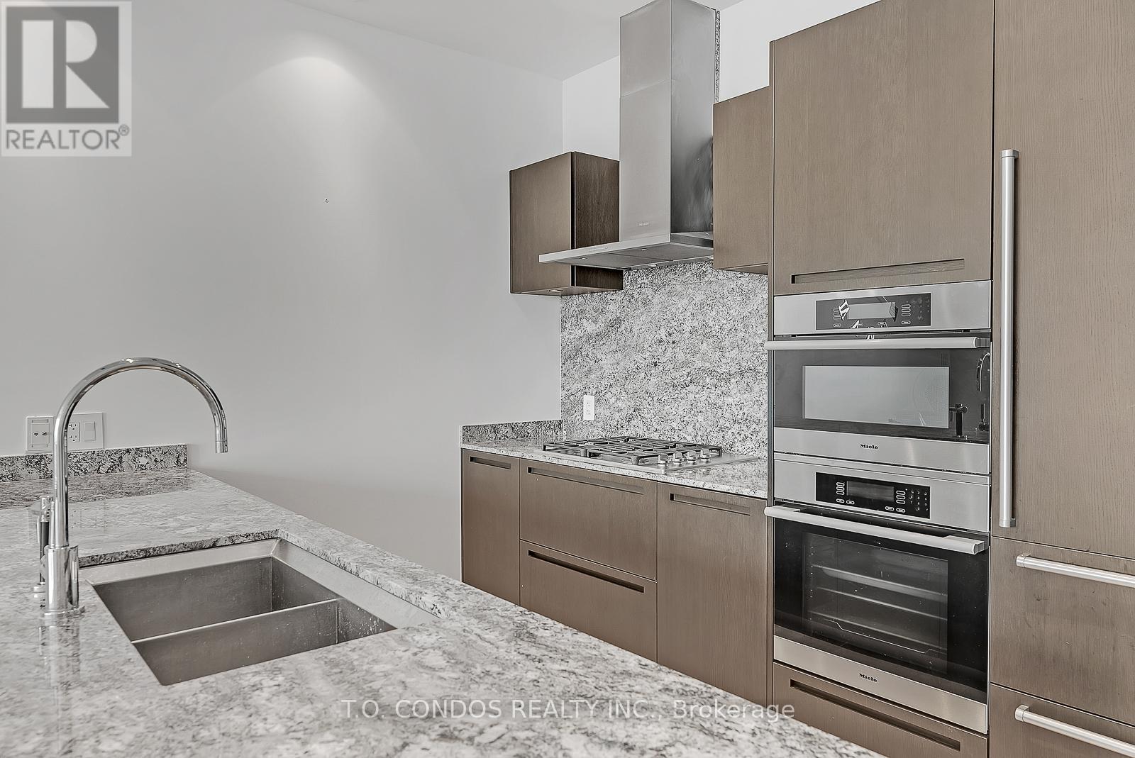 5807 - 180 University Avenue, Toronto, Ontario  M5H 0A2 - Photo 8 - C13167872