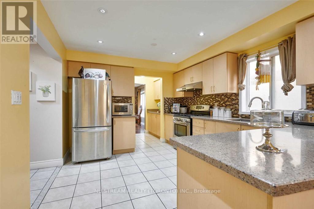 2 Purcell Crescent, Vaughan, Ontario  L6A 3C4 - Photo 10 - N13168004