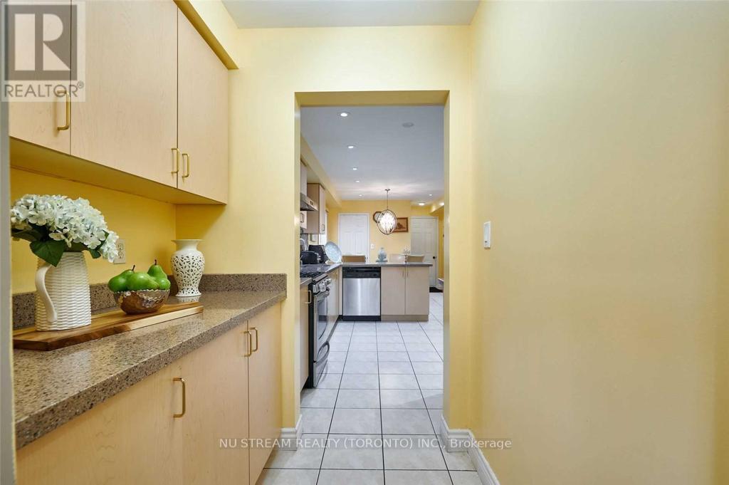2 Purcell Crescent, Vaughan, Ontario  L6A 3C4 - Photo 12 - N13168004