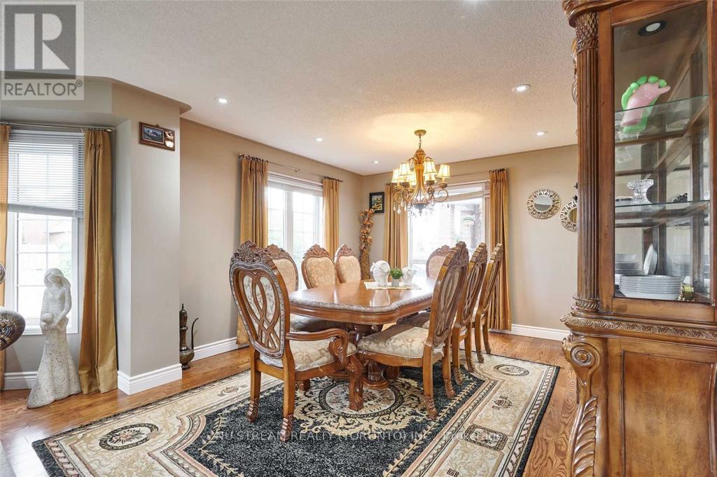 2 Purcell Crescent, Vaughan, Ontario  L6A 3C4 - Photo 9 - N13168004