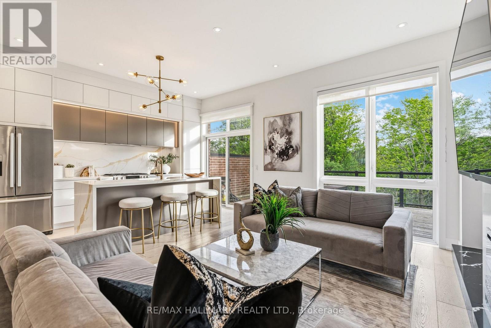 46 Crestridge Drive, Vaughan, Ontario  L4J 0K1 - Photo 3 - N13168012