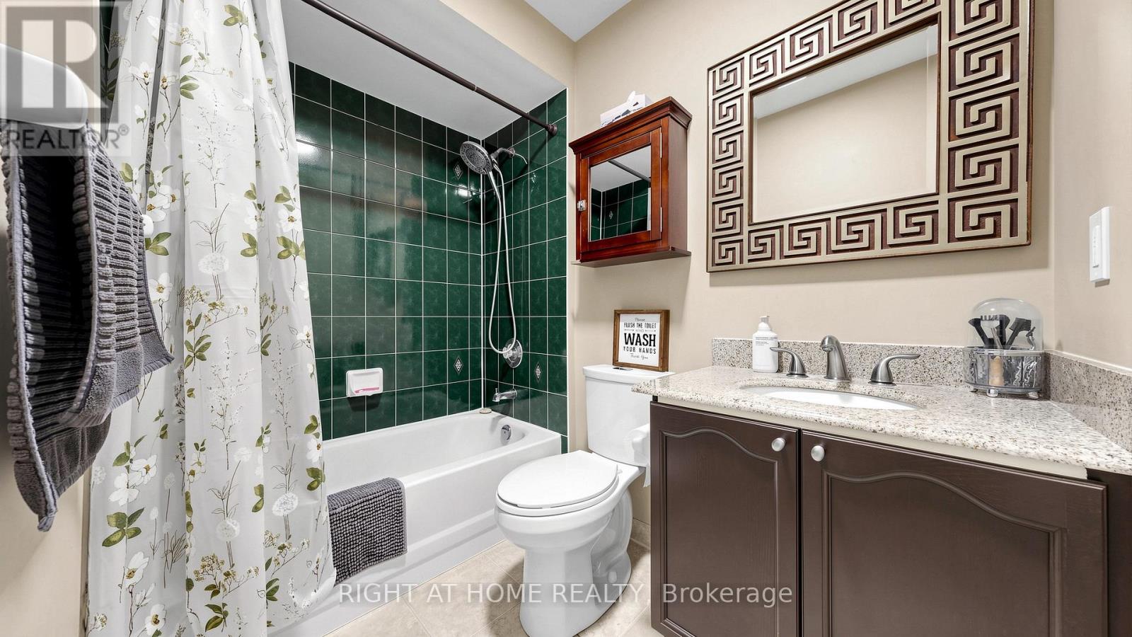 6 Compton Crescent, Bradford West Gwillimbury, Ontario  L3Z 2X5 - Photo 17 - N13168028