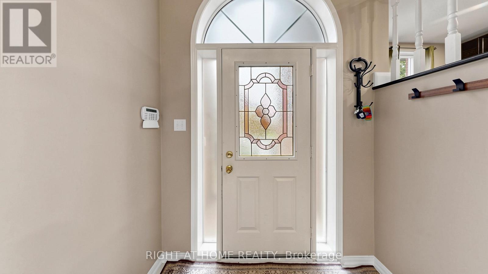 6 Compton Crescent, Bradford West Gwillimbury, Ontario  L3Z 2X5 - Photo 2 - N13168028