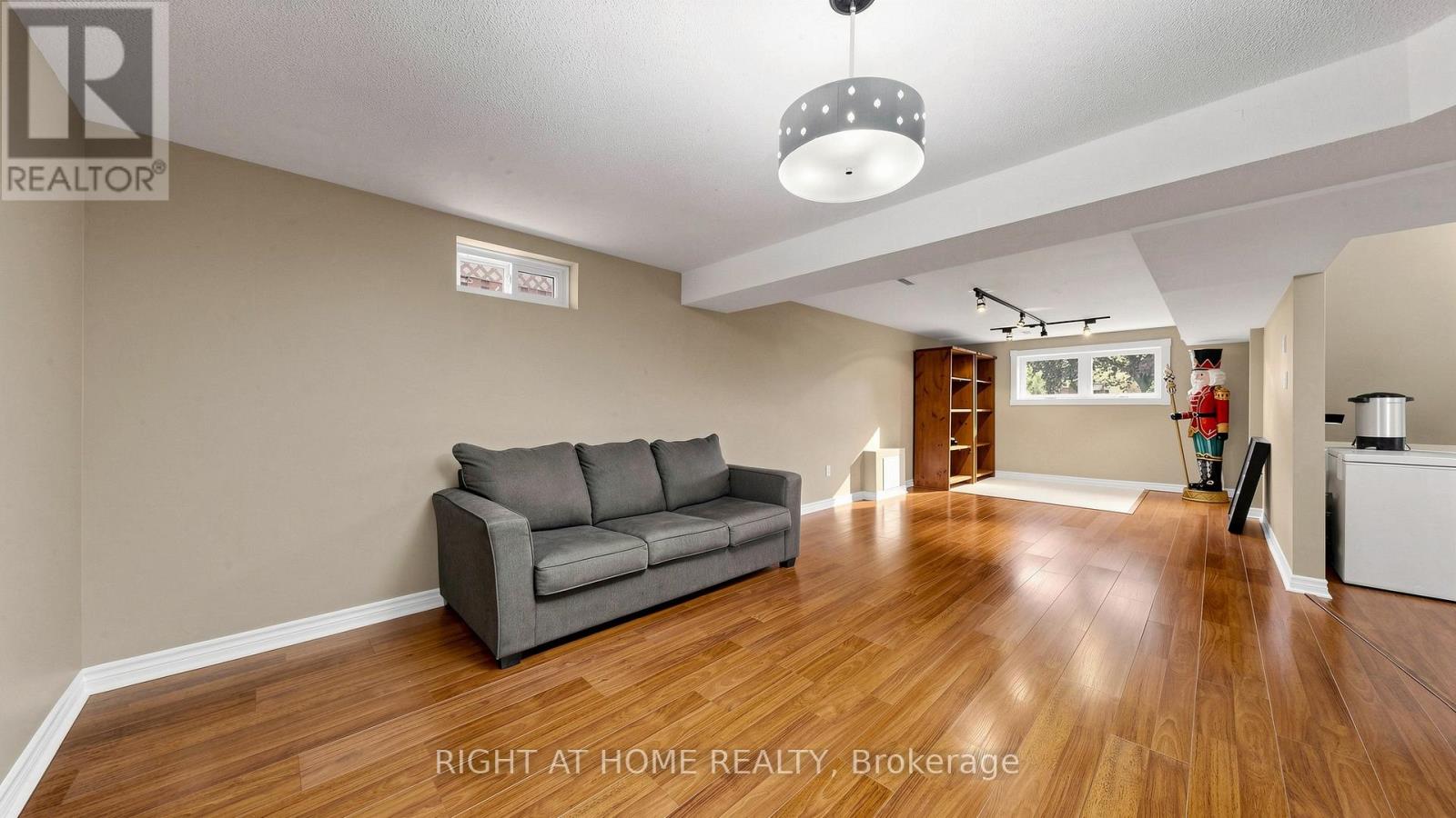 6 Compton Crescent, Bradford West Gwillimbury, Ontario  L3Z 2X5 - Photo 34 - N13168028
