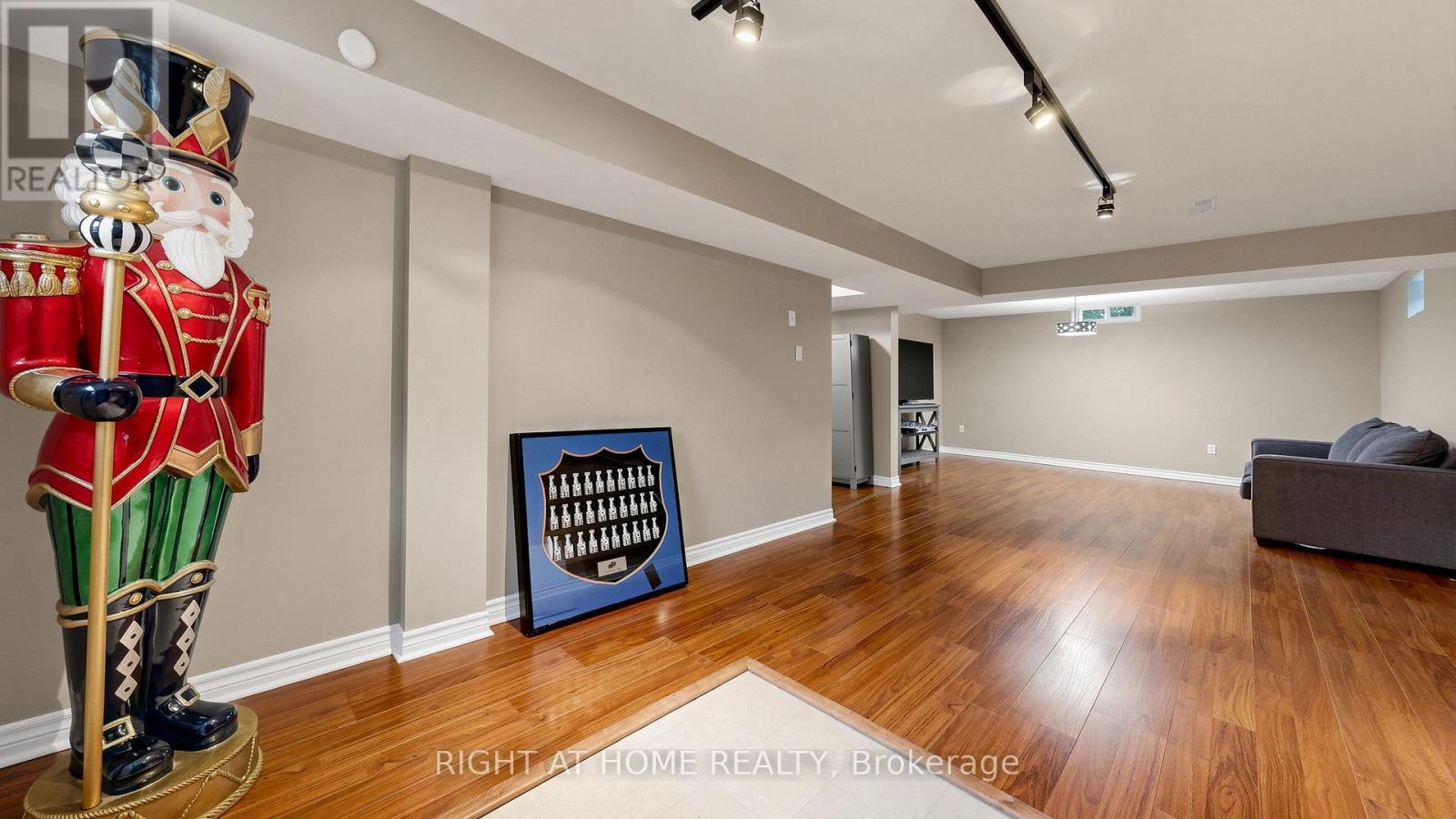 6 Compton Crescent, Bradford West Gwillimbury, Ontario  L3Z 2X5 - Photo 38 - N13168028