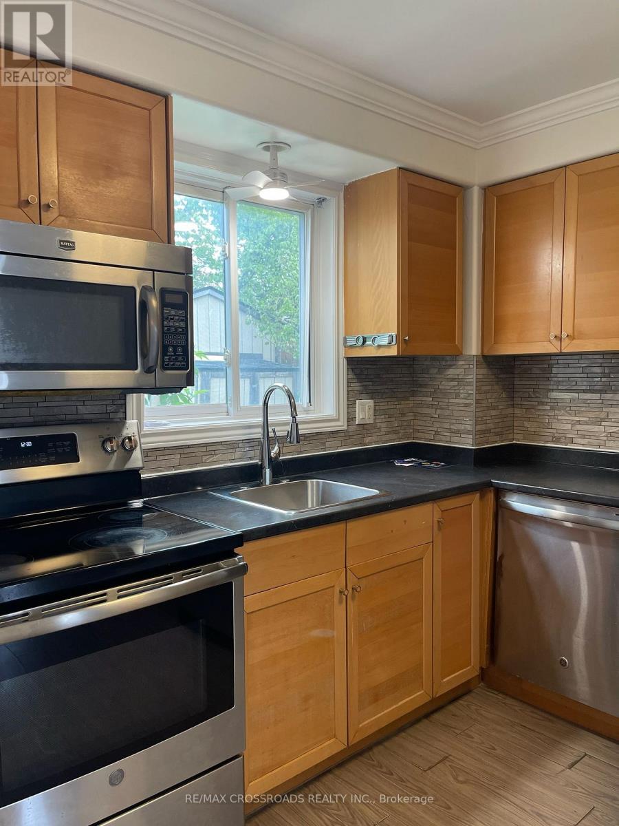 59 Chaucer Crescent, Barrie, Ontario  L4N 4T8 - Photo 4 - S13168030