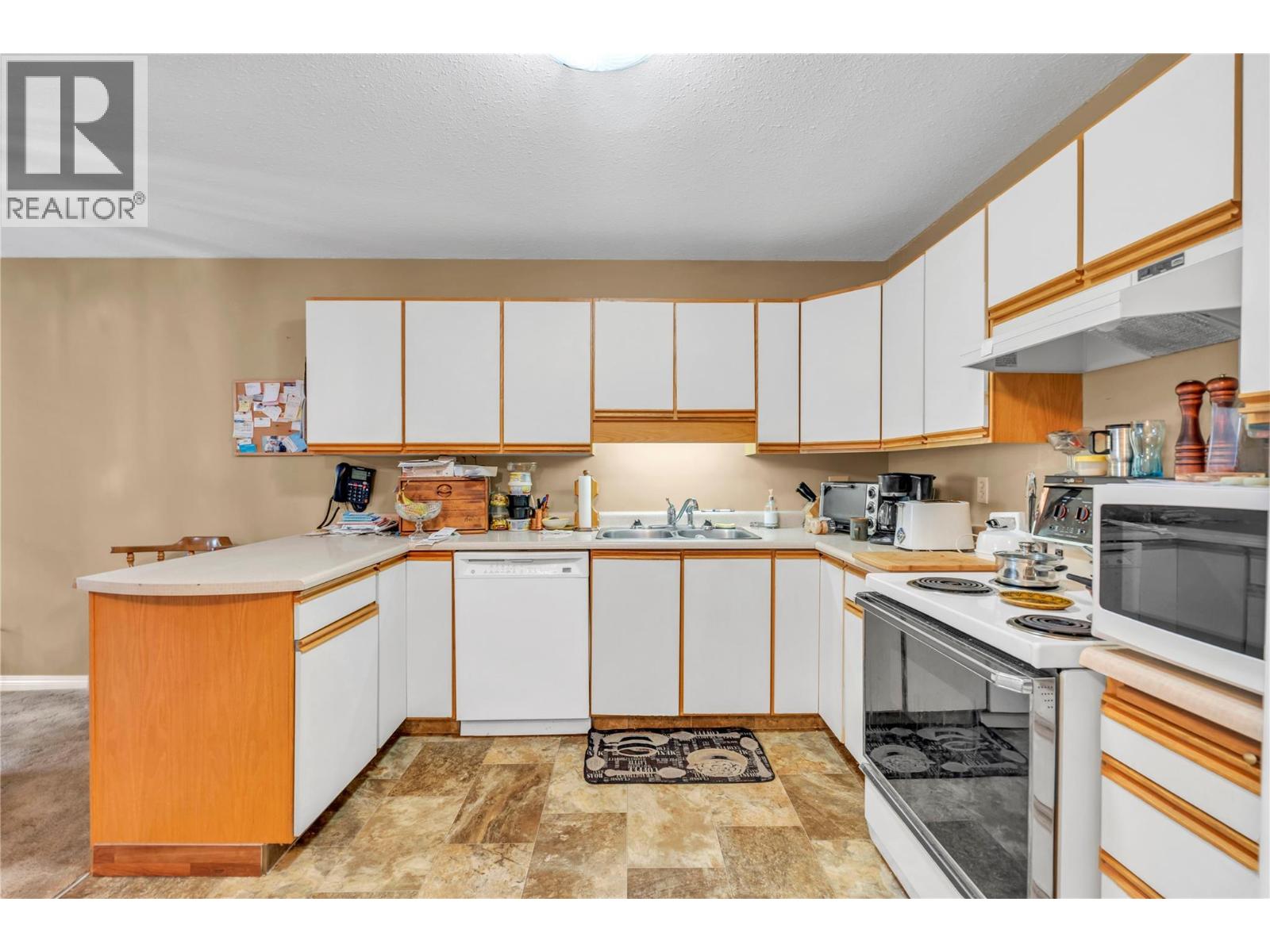 262 Kinney Avenue Unit# 201, Penticton, British Columbia  V2A 6R6 - Photo 3 - 10367599