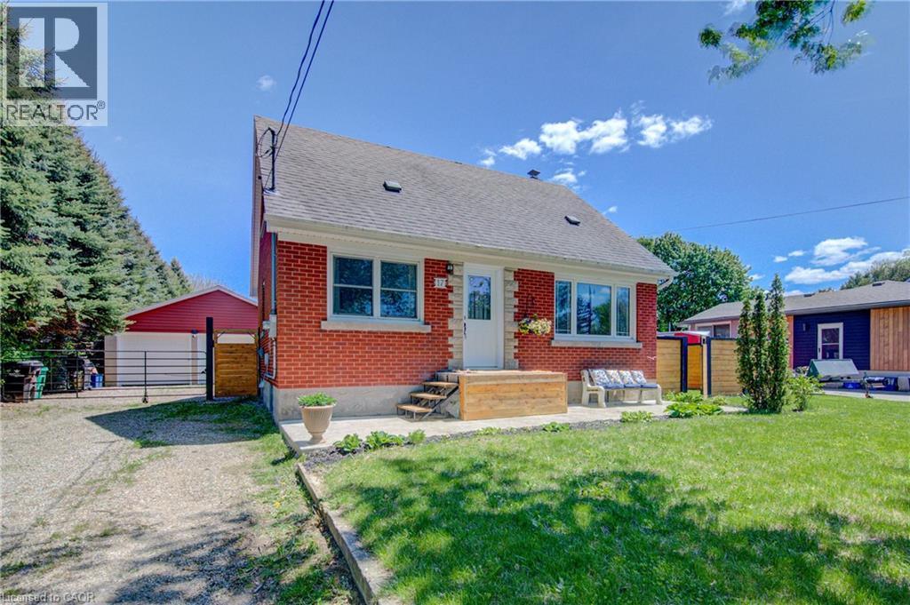 17 DANIEL Avenue, Kitchener, Ontario