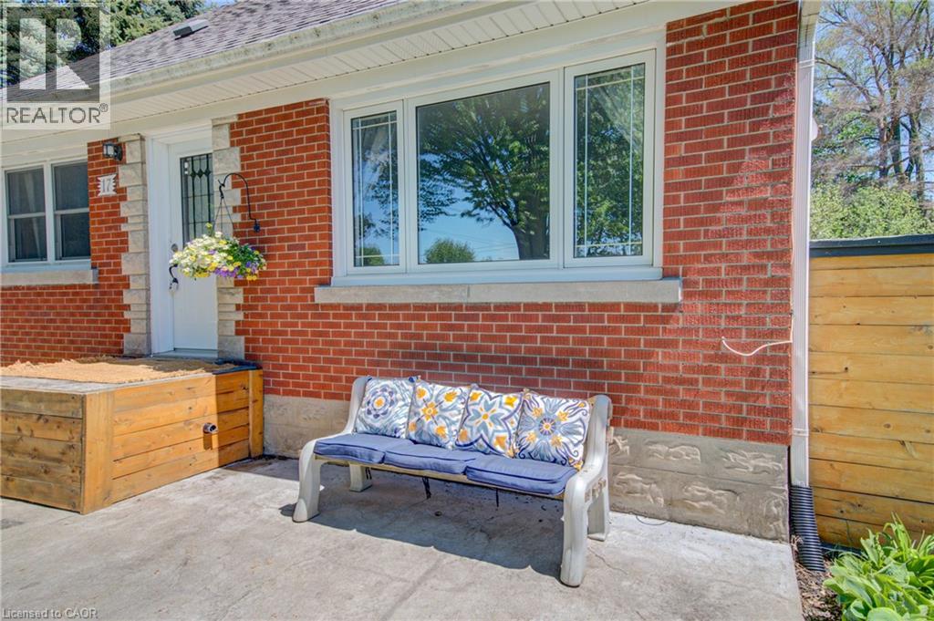 17 Daniel Avenue, Kitchener, Ontario  N2K 1E8 - Photo 6 - 40830223