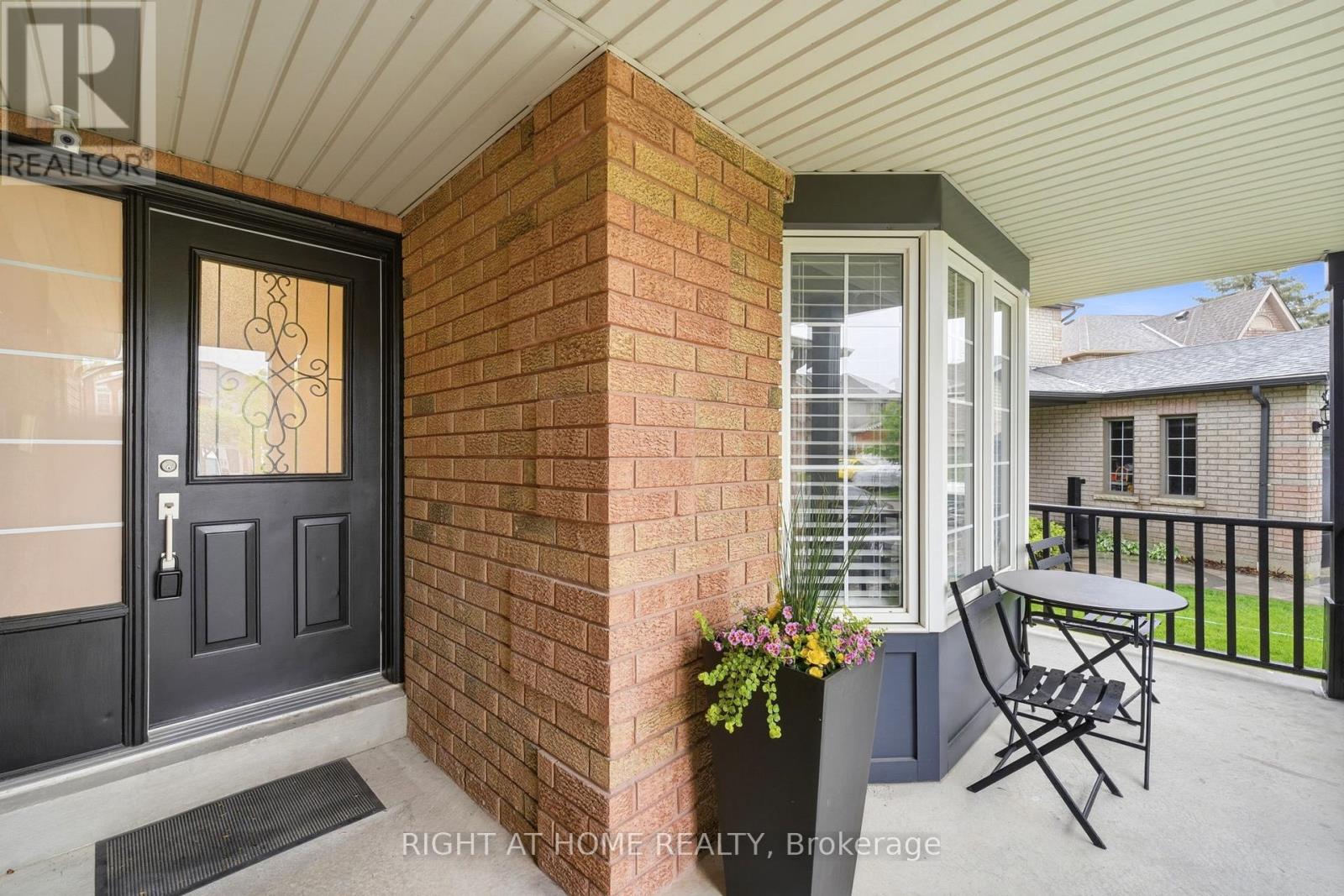 16 Mcneilage Court, Ajax, Ontario  L1T 3Z5 - Photo 4 - E13168052