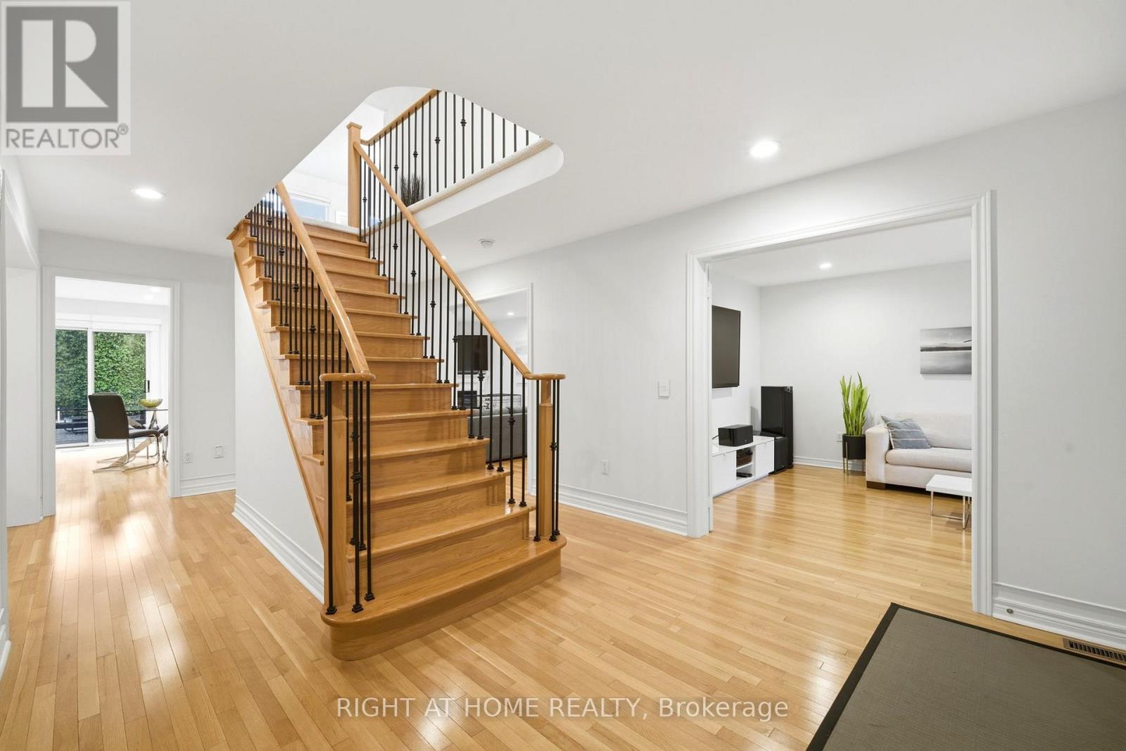 16 Mcneilage Court, Ajax, Ontario  L1T 3Z5 - Photo 7 - E13168052
