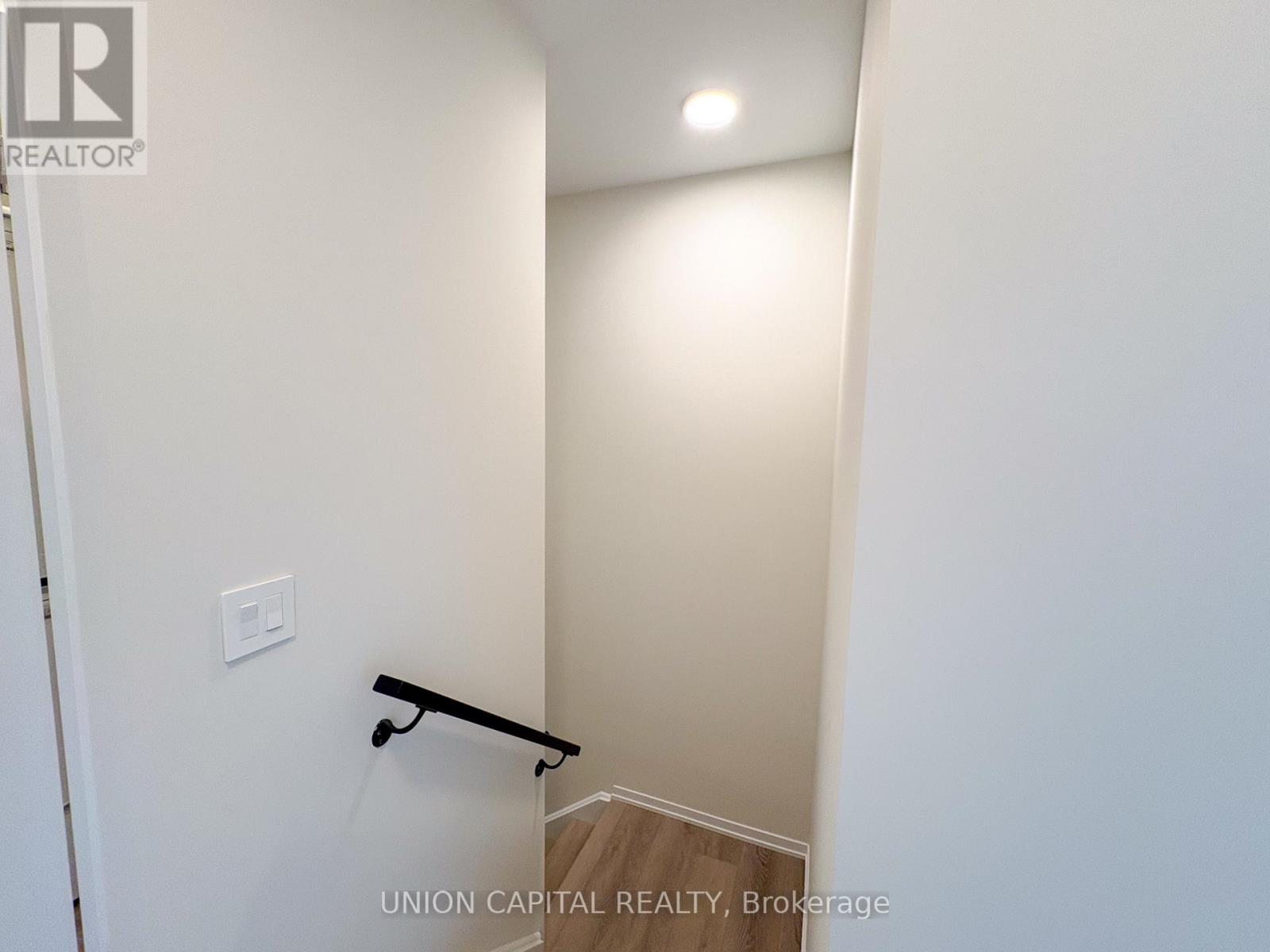61 Helmkay Avenue, Richmond Hill, Ontario  L4E 3R4 - Photo 11 - N13168064