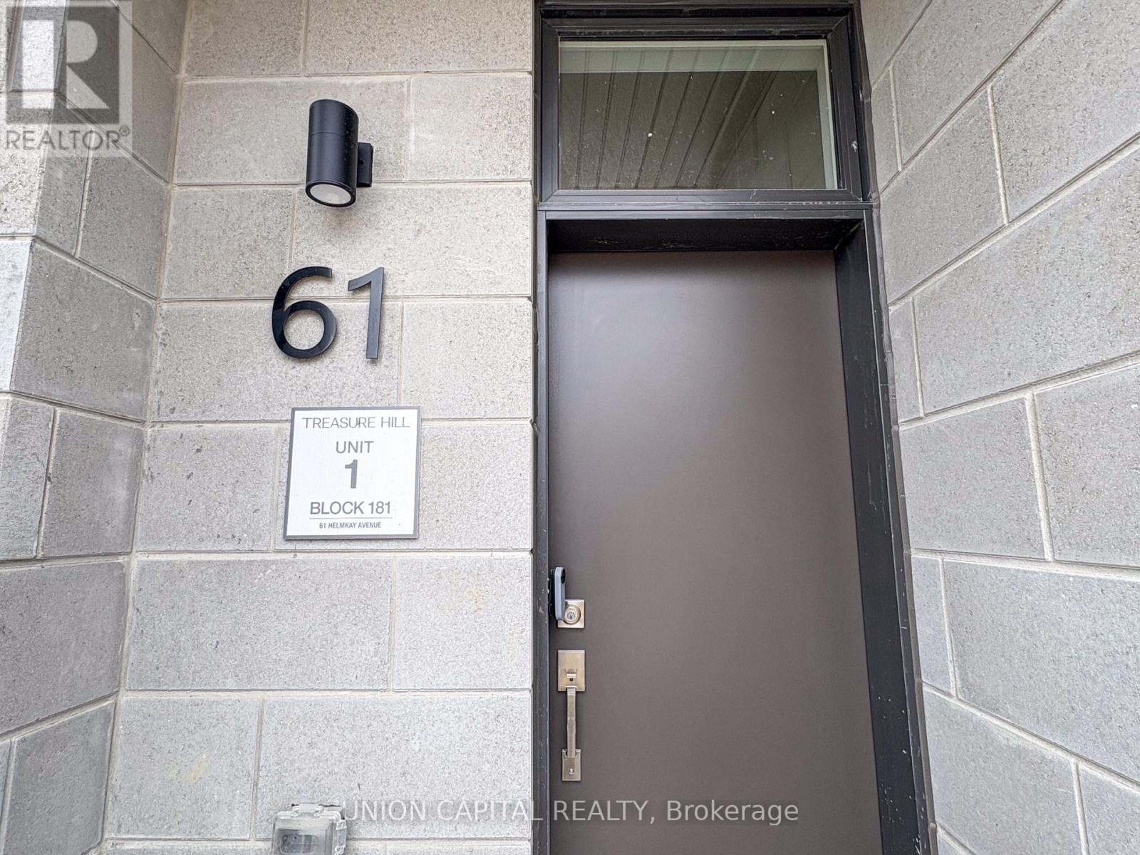 61 Helmkay Avenue, Richmond Hill, Ontario  L4E 3R4 - Photo 2 - N13168064
