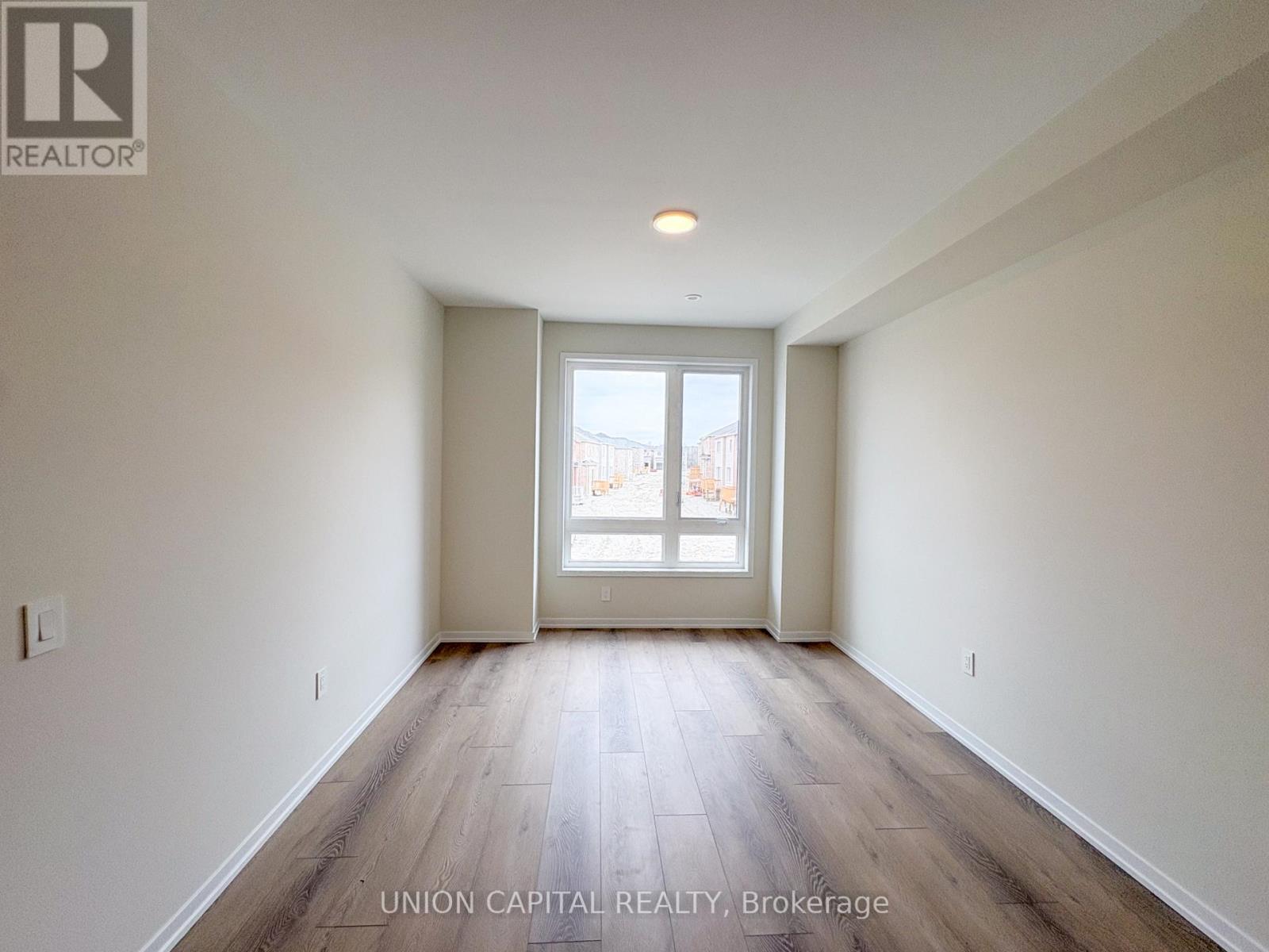 61 Helmkay Avenue, Richmond Hill, Ontario  L4E 3R4 - Photo 3 - N13168064