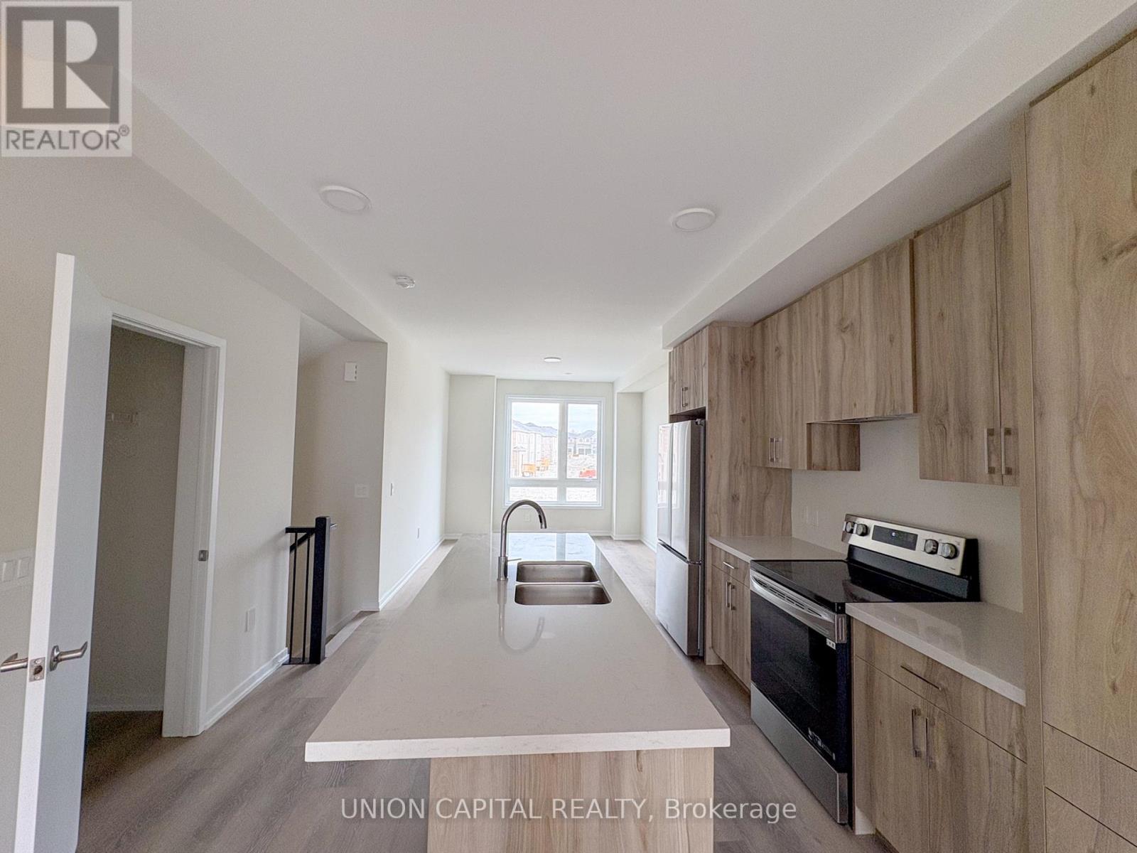 61 Helmkay Avenue, Richmond Hill, Ontario  L4E 3R4 - Photo 5 - N13168064