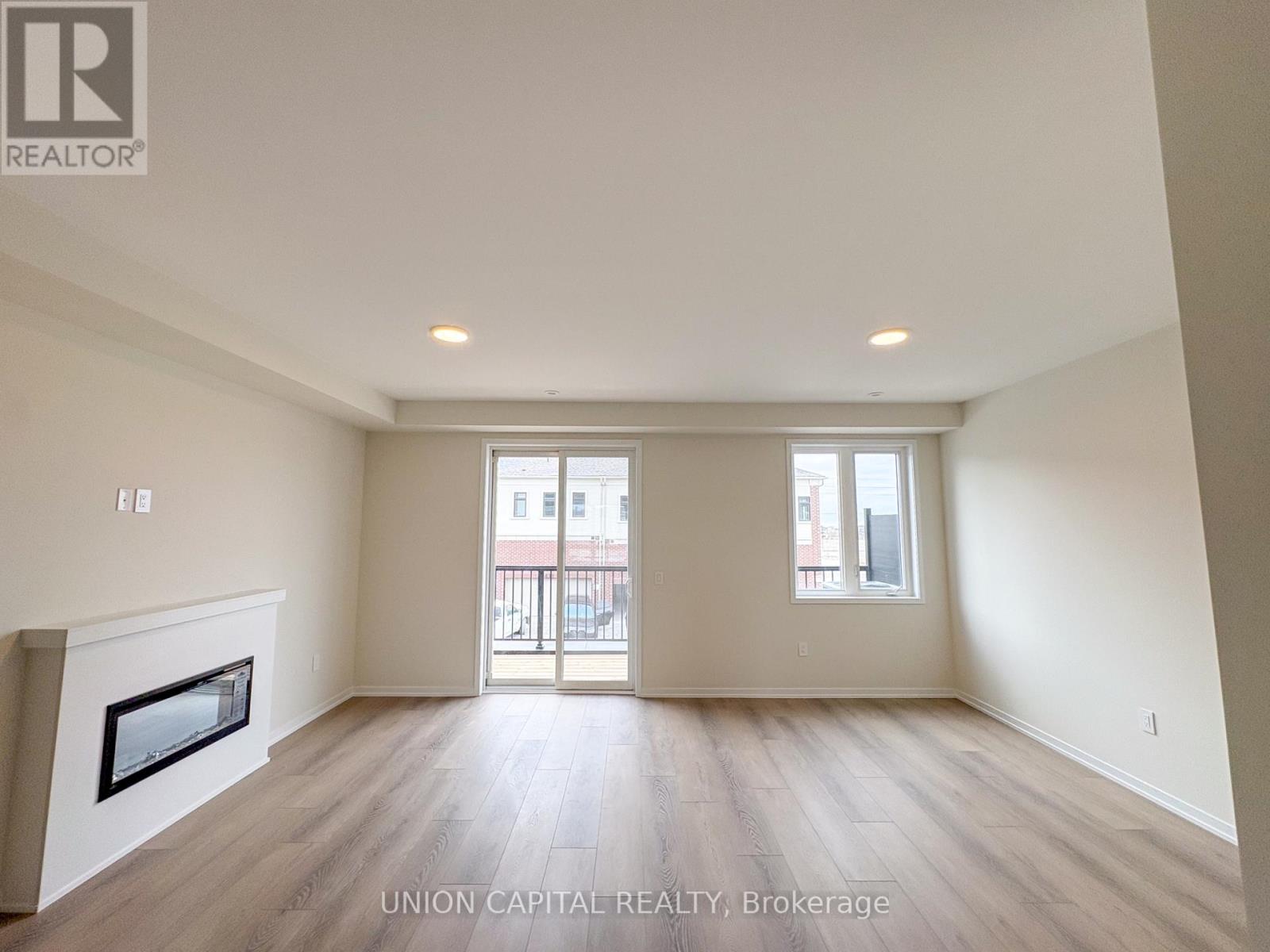 61 Helmkay Avenue, Richmond Hill, Ontario  L4E 3R4 - Photo 7 - N13168064