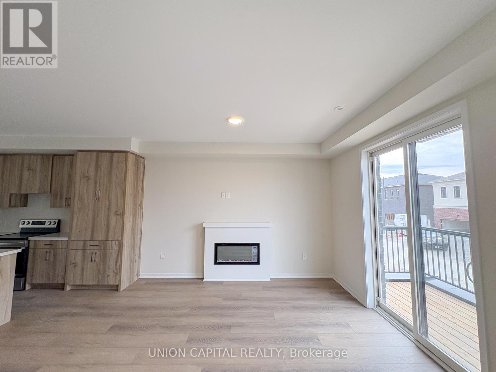 61 Helmkay Avenue, Richmond Hill, Ontario  L4E 3R4 - Photo 8 - N13168064