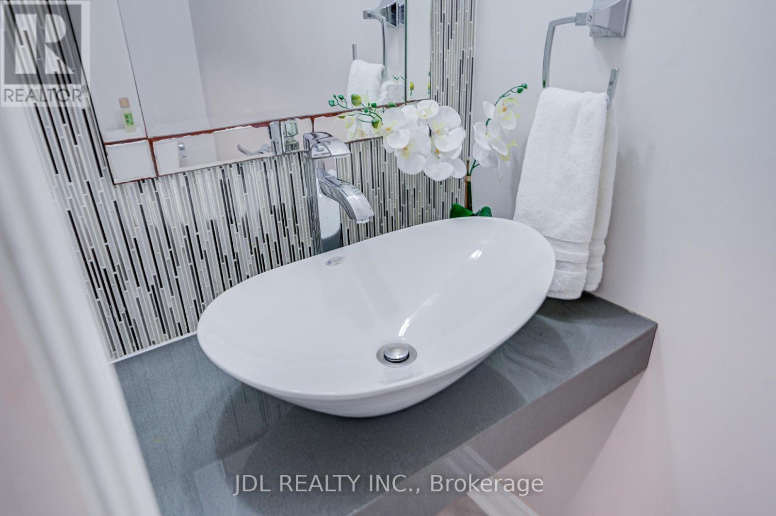 22 Hillholm Boulevard, Richmond Hill, Ontario  L4B 2J3 - Photo 25 - N13168078