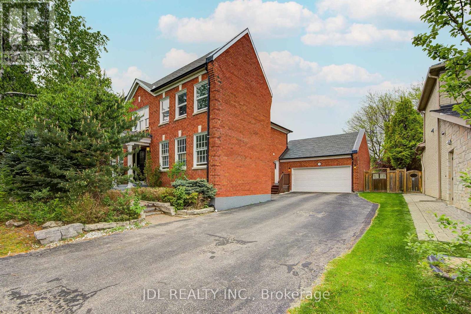 22 Hillholm Boulevard, Richmond Hill, Ontario  L4B 2J3 - Photo 3 - N13168078