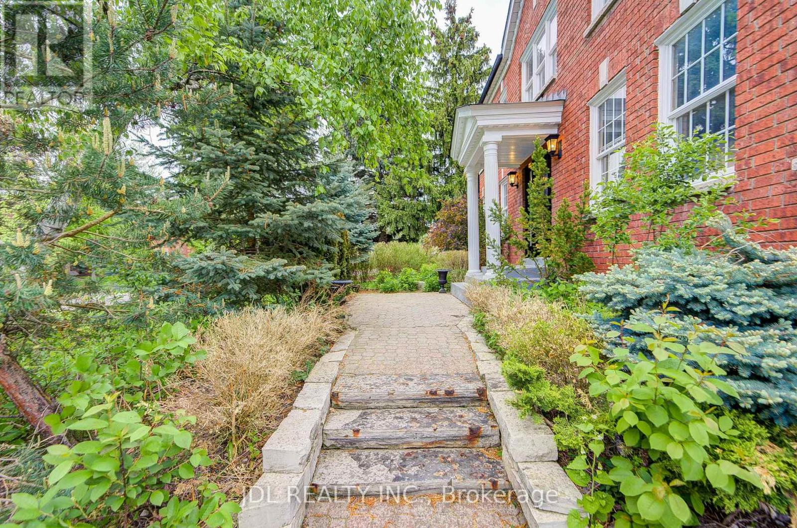 22 Hillholm Boulevard, Richmond Hill, Ontario  L4B 2J3 - Photo 4 - N13168078