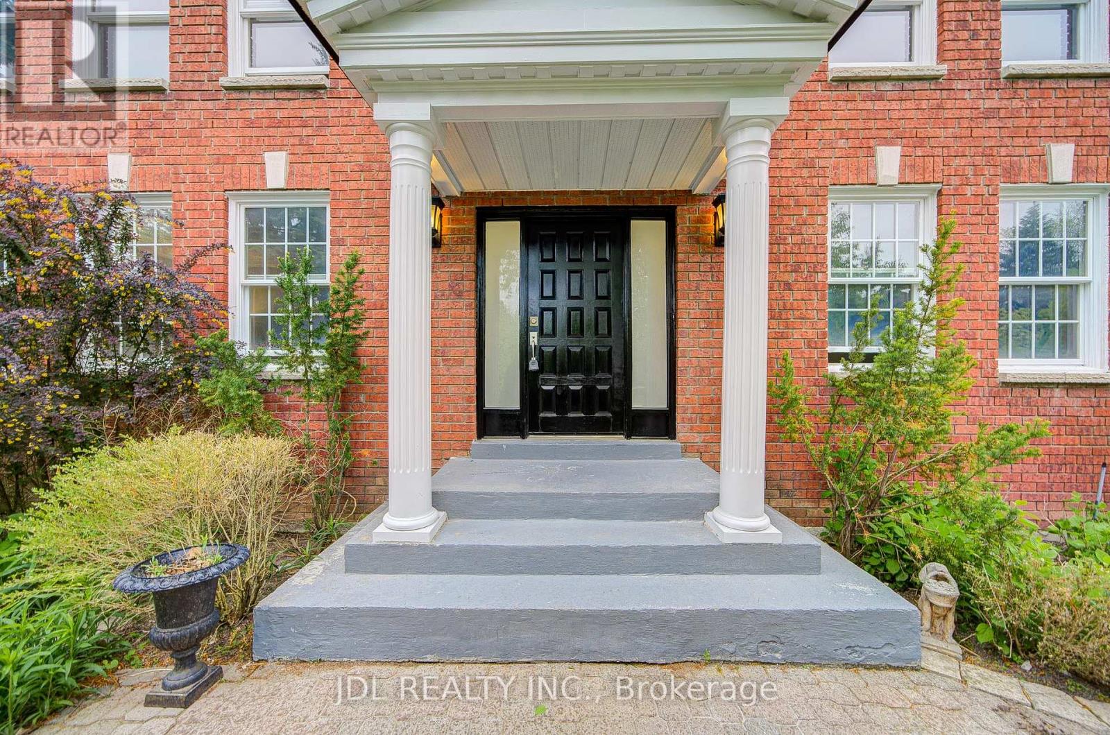 22 Hillholm Boulevard, Richmond Hill, Ontario  L4B 2J3 - Photo 5 - N13168078