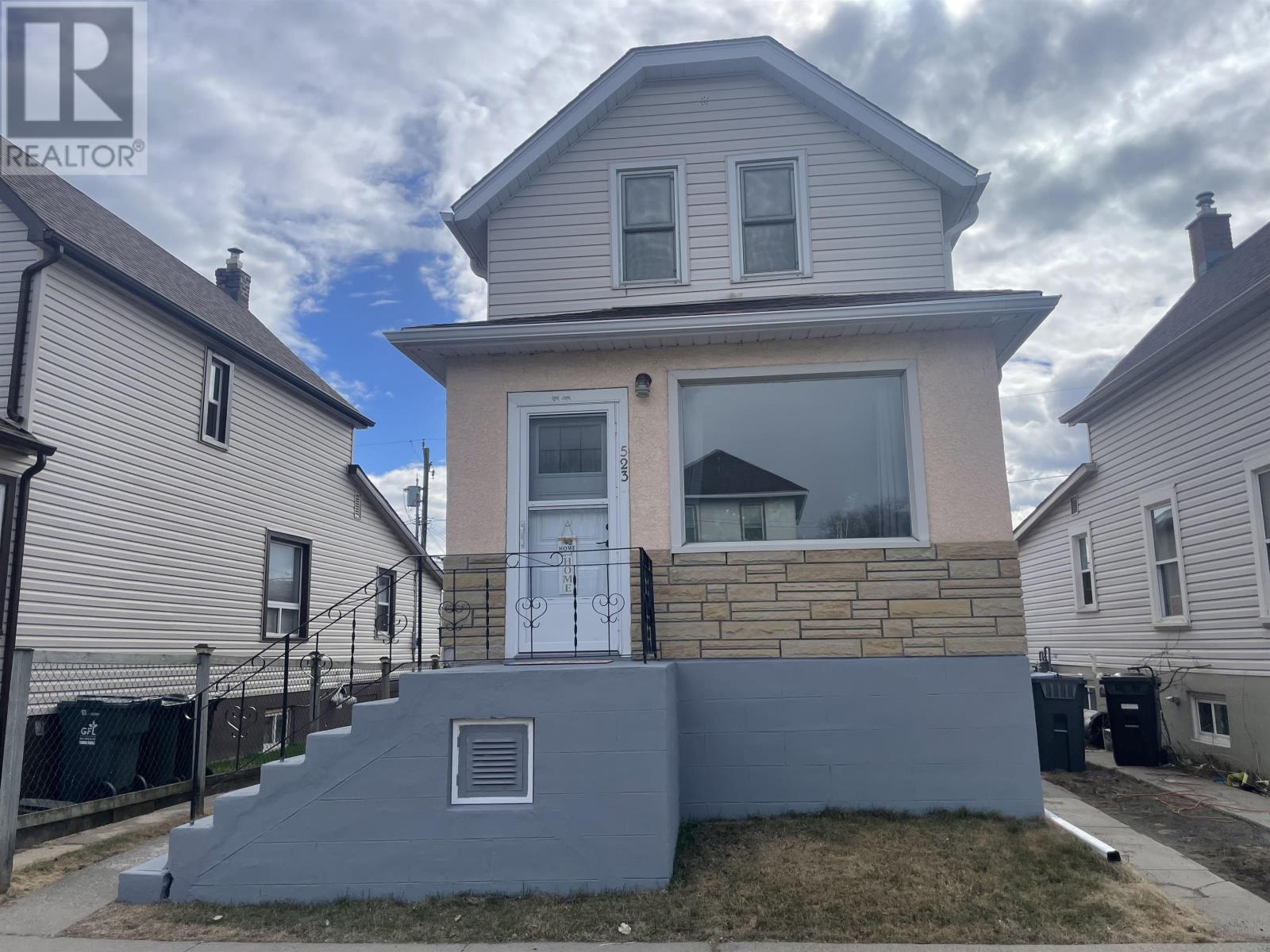 523 McLaughlin ST W, Thunder Bay, Ontario
