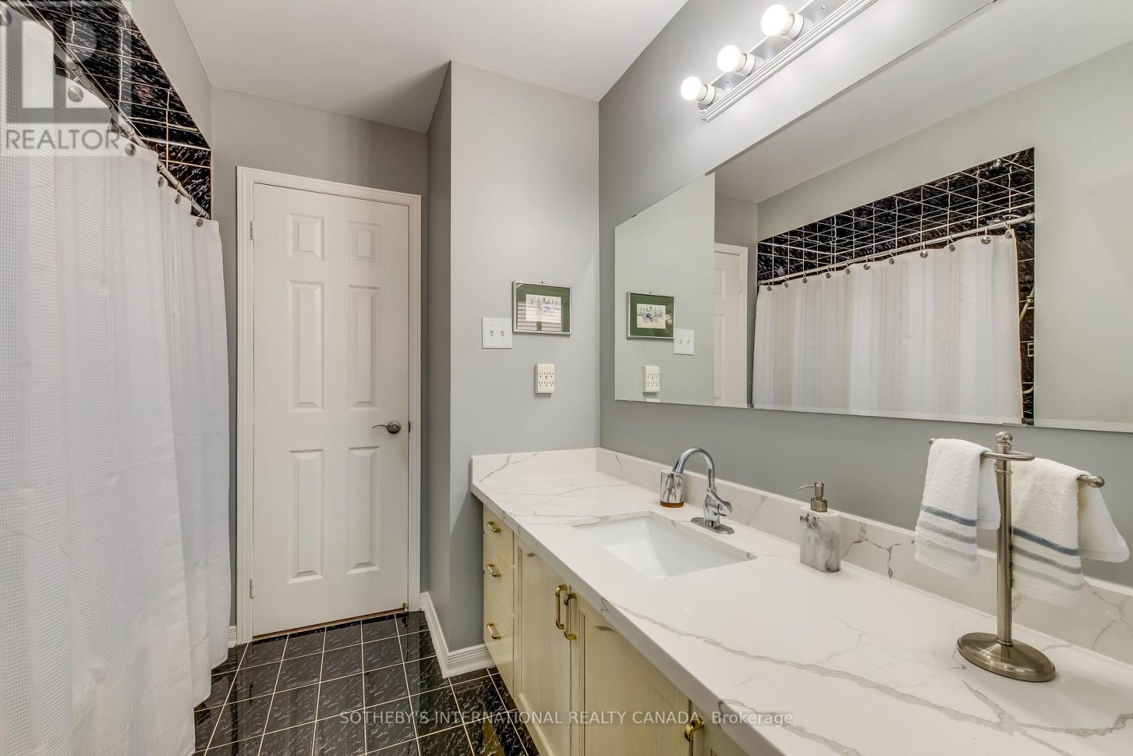 2294 Dale Ridge Drive, Oakville, Ontario  L6M 3L5 - Photo 34 - W13136354