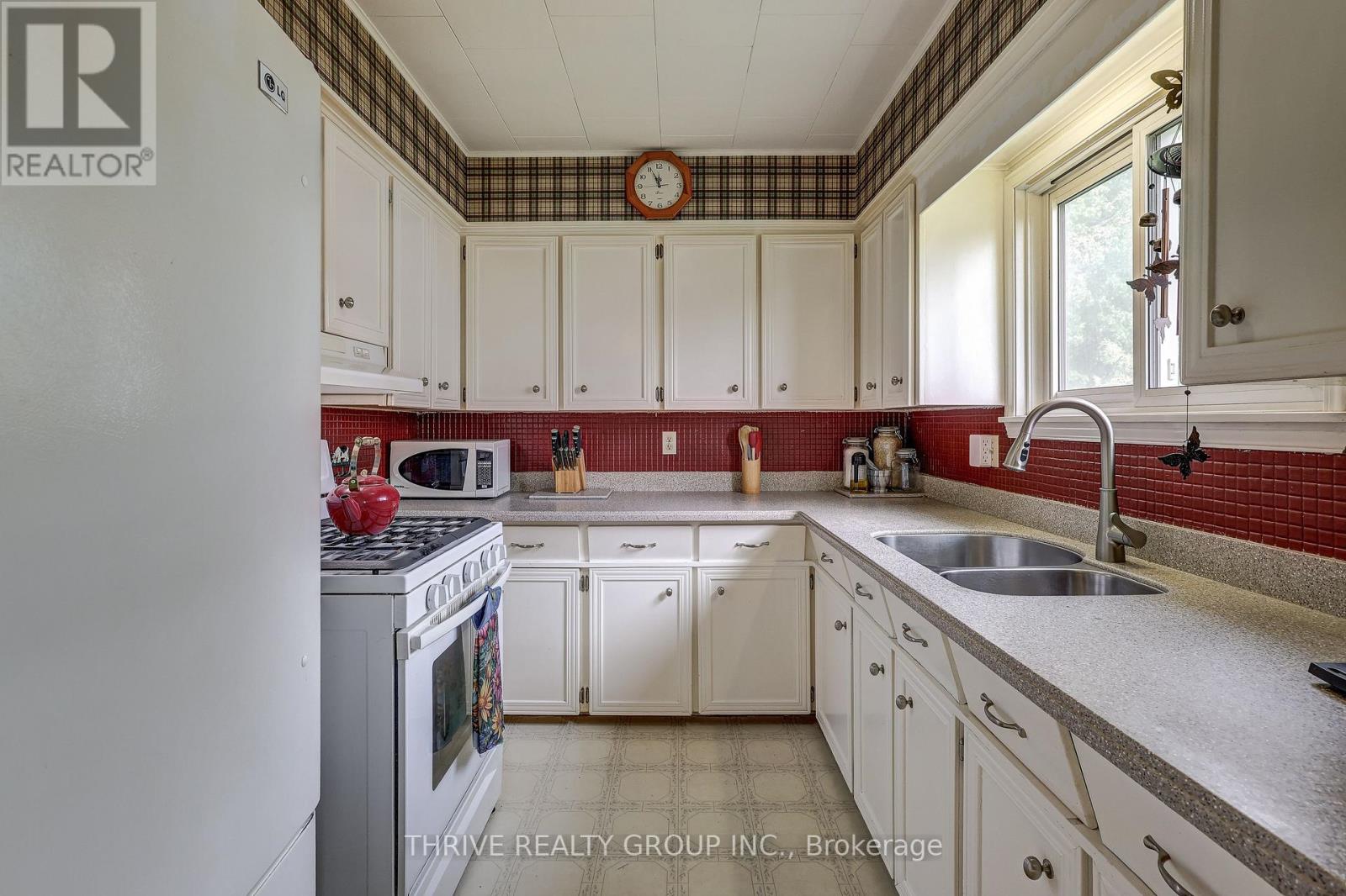 8582 Glendon Drive, Strathroy-Caradoc, Ontario  N0L 1W0 - Photo 17 - X13168142