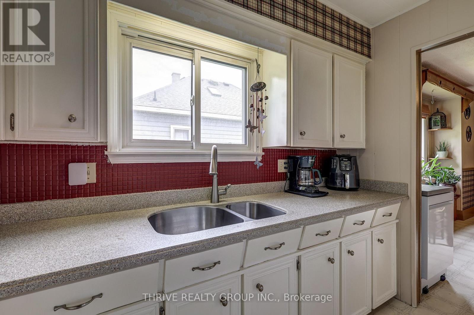 8582 Glendon Drive, Strathroy-Caradoc, Ontario  N0L 1W0 - Photo 19 - X13168142