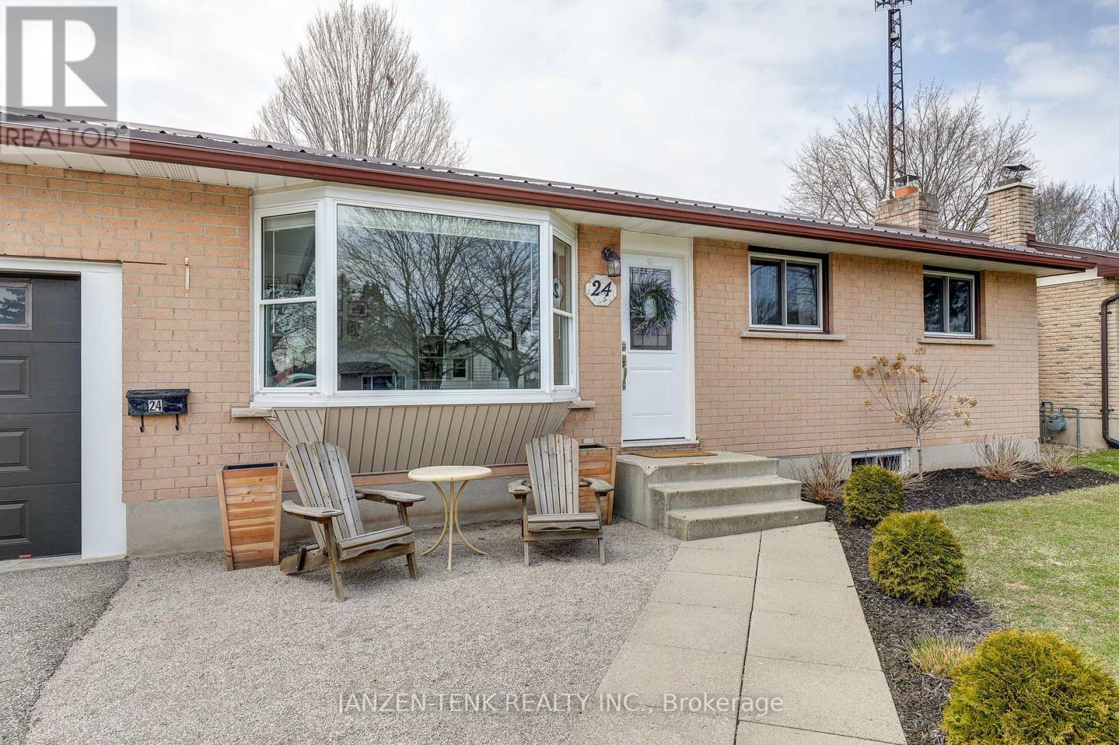 24 Centennial Avenue, Aylmer, Ontario  N5H 2X2 - Photo 2 - X13168148