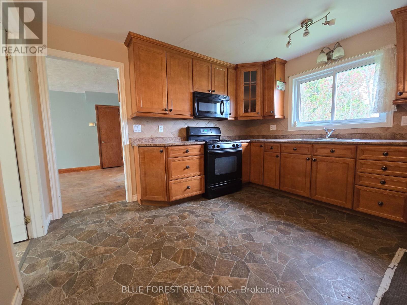 185 Furnival Road, West Elgin, Ontario  N0L 2C0 - Photo 14 - X13168170