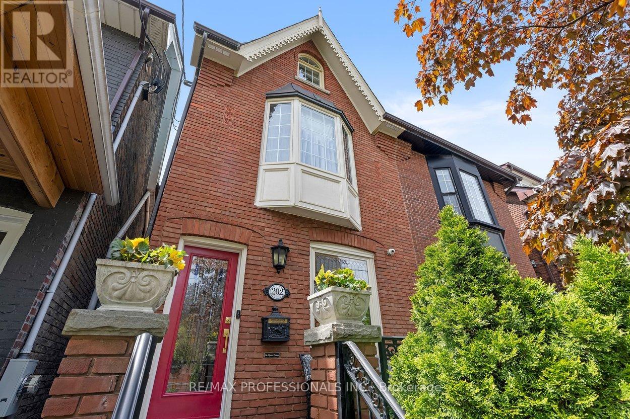 202 St Helen's Avenue, Toronto, Ontario  M6H 4A1 - Photo 1 - C13168172