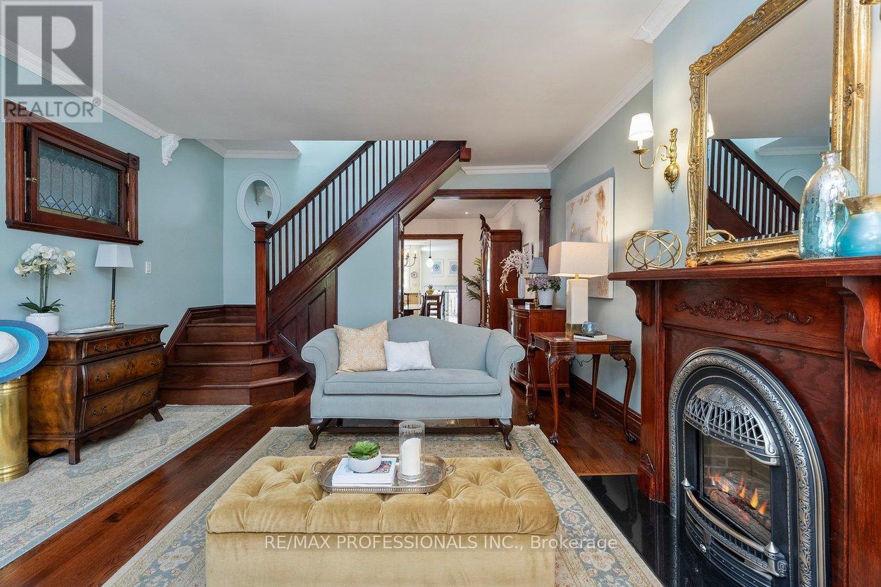 202 St Helen's Avenue, Toronto, Ontario  M6H 4A1 - Photo 11 - C13168172
