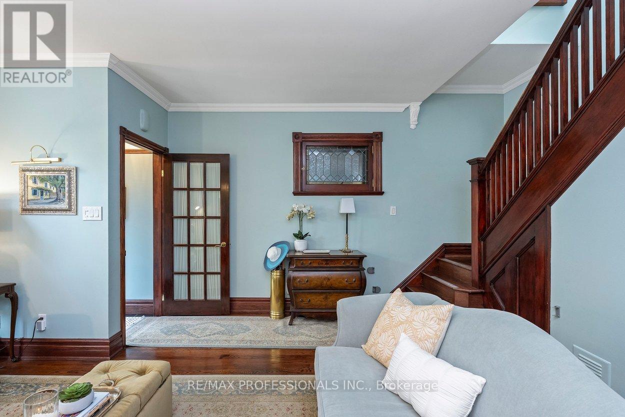 202 St Helen's Avenue, Toronto, Ontario  M6H 4A1 - Photo 12 - C13168172