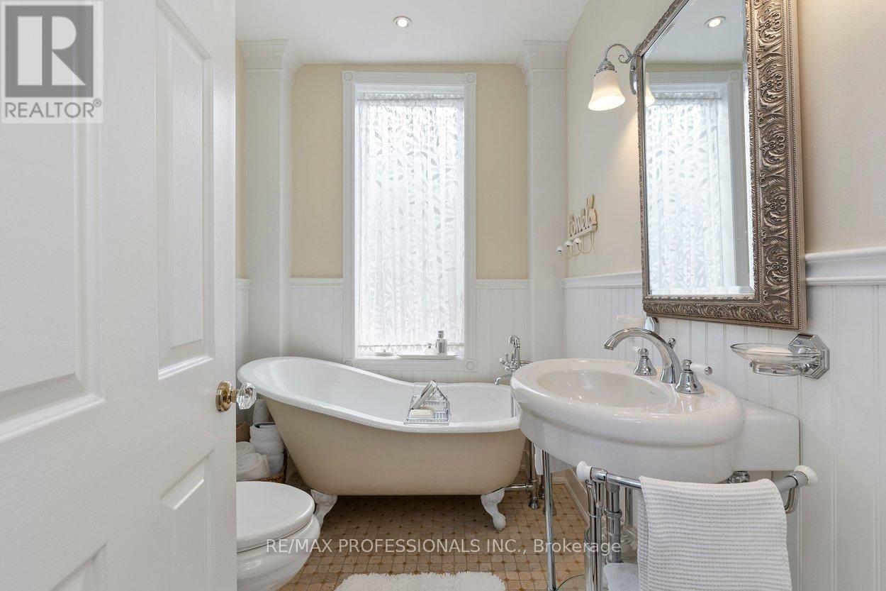 202 St Helen's Avenue, Toronto, Ontario  M6H 4A1 - Photo 23 - C13168172