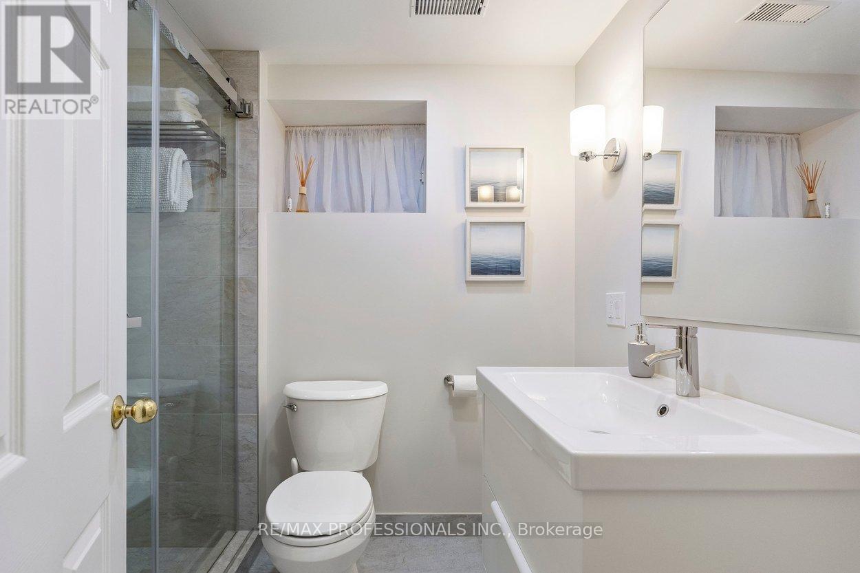 202 St Helen's Avenue, Toronto, Ontario  M6H 4A1 - Photo 37 - C13168172