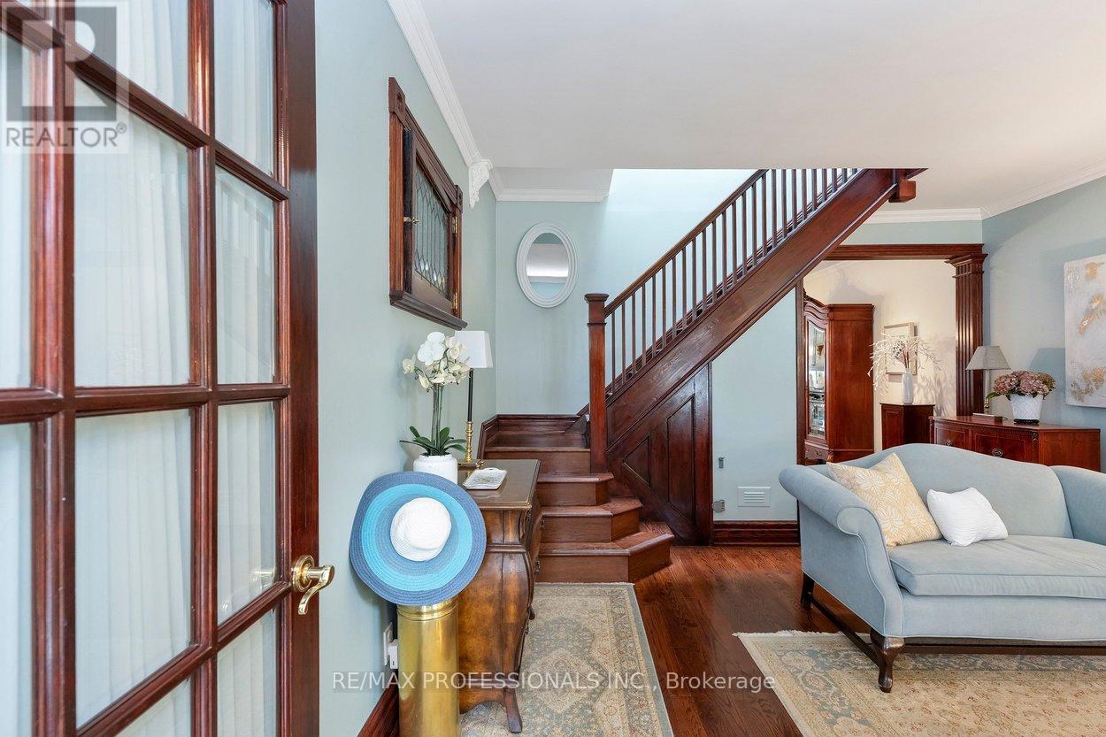 202 St Helen's Avenue, Toronto, Ontario  M6H 4A1 - Photo 9 - C13168172