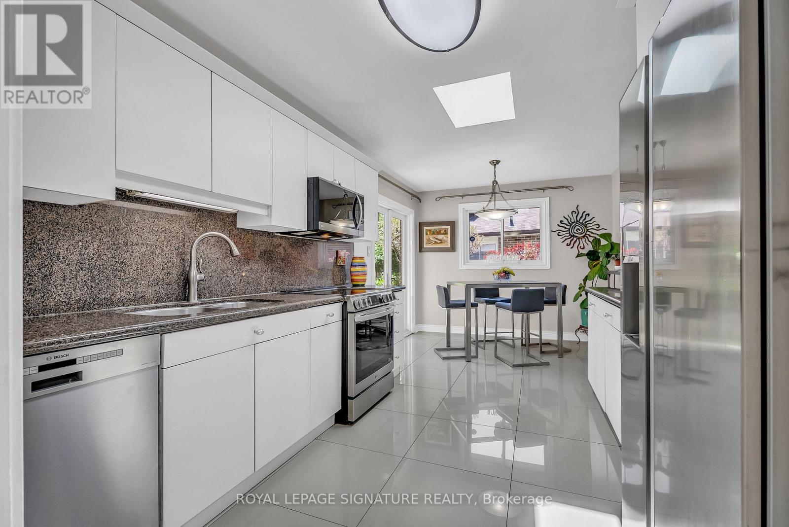 14 Squirewood Road, Toronto, Ontario  M2J 4T3 - Photo 13 - C13168228