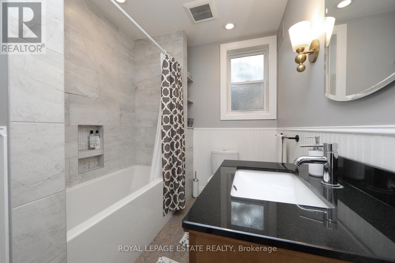 27 Sycamore Place, Toronto, Ontario  M4E 1K3 - Photo 9 - E13168152