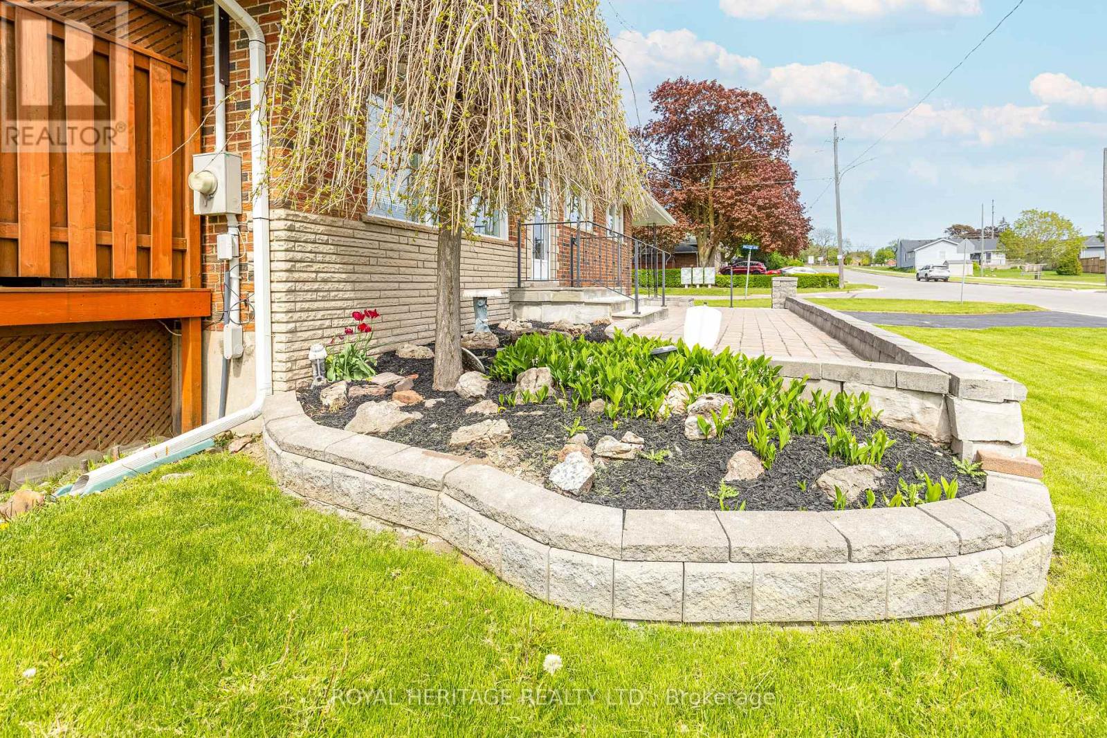 1000 GIFFARD STREET, Whitby, Ontario