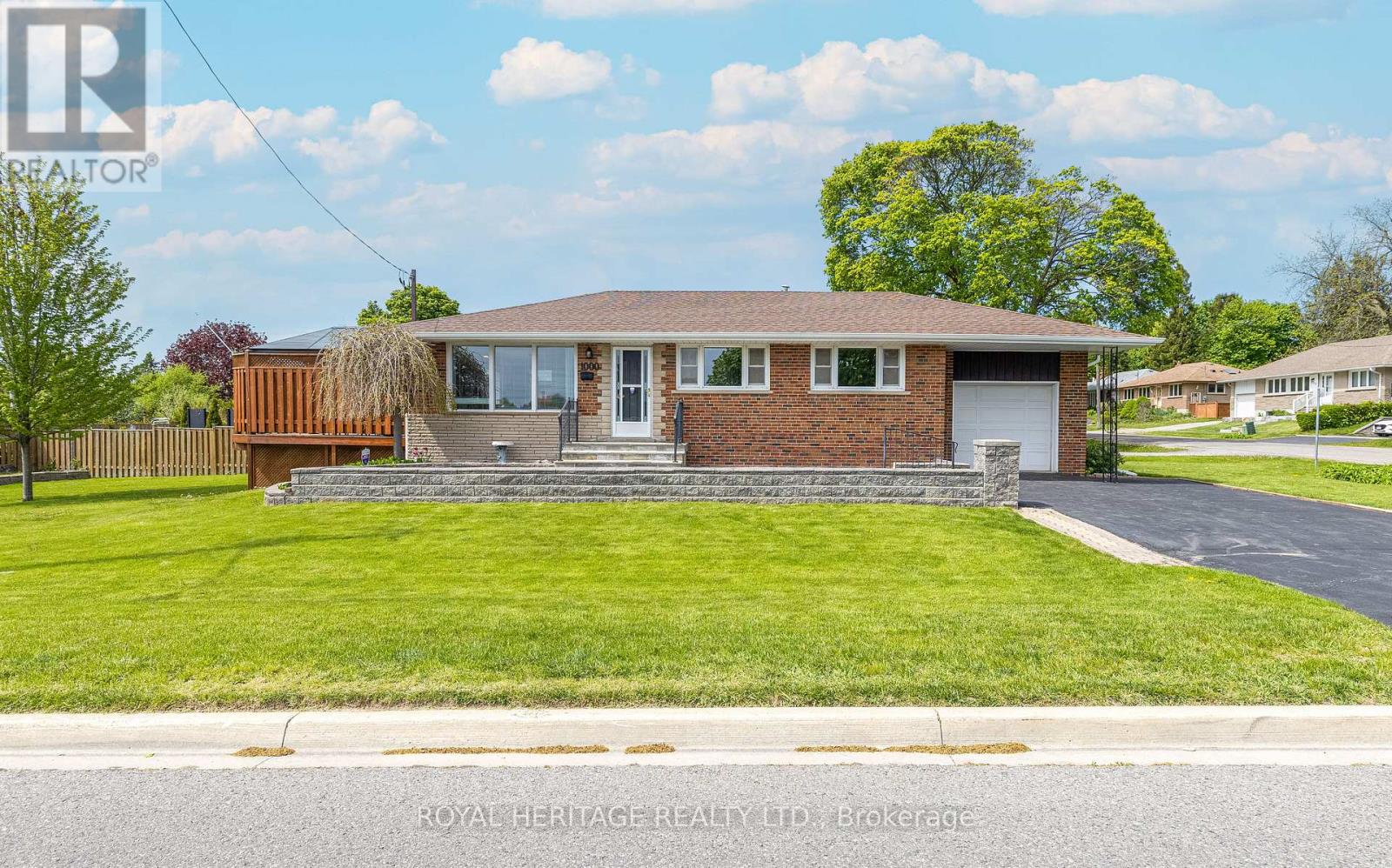 1000 Giffard Street, Whitby, Ontario  L1N 2S4 - Photo 2 - E13168158